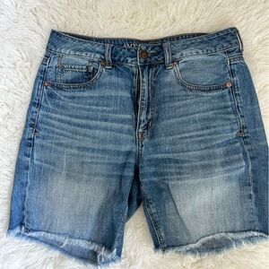 Denim shorts with frayed hem